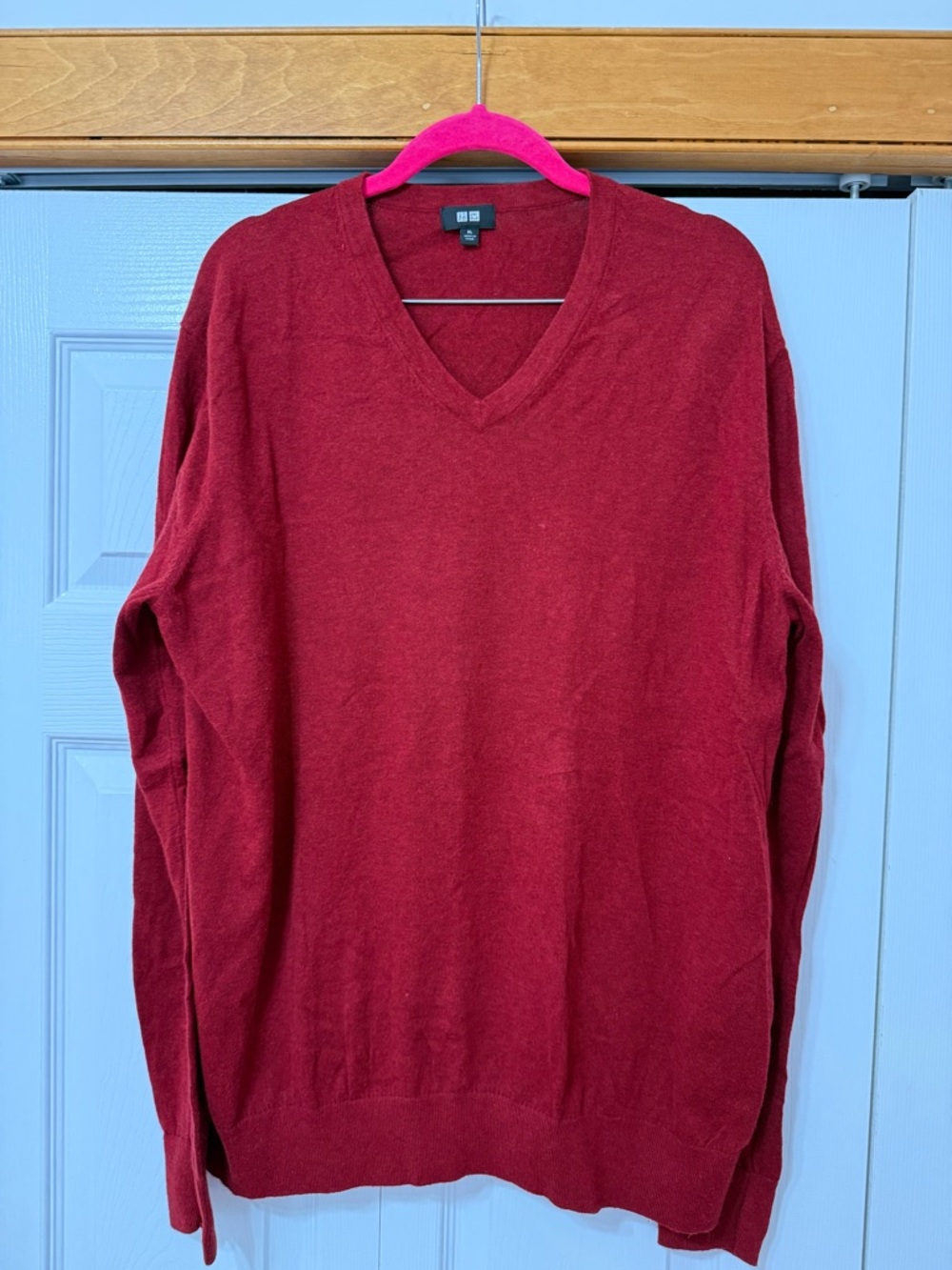 UNIQLO Men's V-Neck Cashmere Blend Sweater - Deep Red